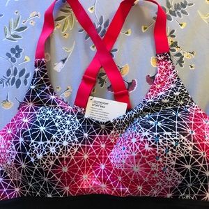 NWT Victoria’s Secret Lightweight Sport Bra